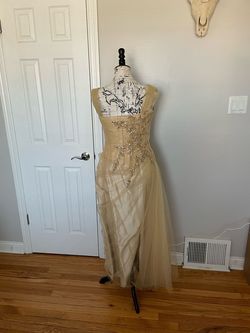 Mon Cheri Gold Size 4 Sequined Summer Cocktail Dress on Queenly