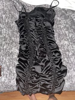 Forever 21 Black Size 8 Euphoria Midi Cocktail Dress on Queenly