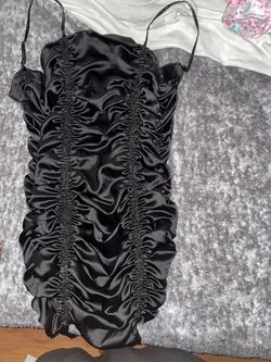 Forever 21 Black Size 8 Euphoria Midi Cocktail Dress on Queenly
