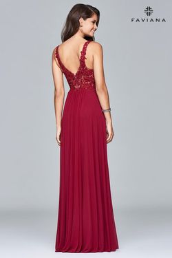 Style 8000 Faviana Red Size 14 Plus Size V Neck Tall Height Prom Straight Dress on Queenly