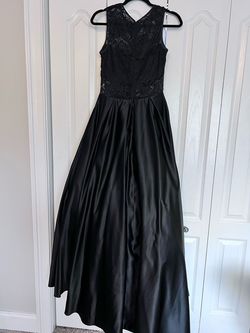 Betsy and Adam Black Size 8 Floor Length Homecoming 50 Off Ball gown on Queenly