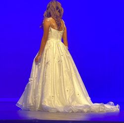 Sherri Hill White Size 0 Quinceanera Embroidery Floor Length Jewelled Ball gown on Queenly