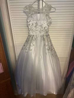 Perfect angel White Size 6 Jewelled Embroidery Sequin Ball gown on Queenly