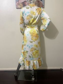 Yellow Size 14 Side slit Dress on Queenly