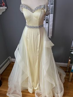 Mac Duggal Yellow Size 2 Pageant Prom Train Dress on Queenly