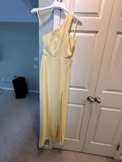 Xscape Yellow Size 2 One Shoulder Side slit Dress on Queenly