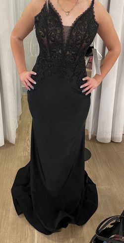Black Size 4 Train Dress on Queenly