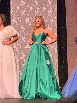 Jovani Green Size 6 Pageant Prom Ball gown on Queenly