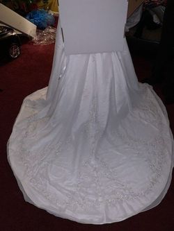 David's Bridal White Size 8 Floor Length Ball gown on Queenly