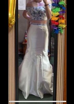 Alyce Paris White Size 2 Military Prom Mermaid Dress on Queenly
