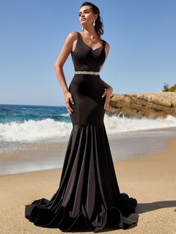 Style FSWD0666 Faeriesty Black Size 16 V Neck Mermaid Dress on Queenly