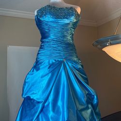 Kiss Kiss Blue Size 4 Prom Medium Height Embroidery Ball gown on Queenly