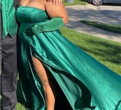 Fanciest Green Size 16 Prom Floor Length Ball gown on Queenly