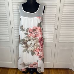 Signature by Robbie Bee White Size 16 Print Side Slit Floral Cocktail Dress on Queenly