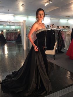 Mac Duggal Black Size 2 Floor Length Velvet A-line Dress on Queenly
