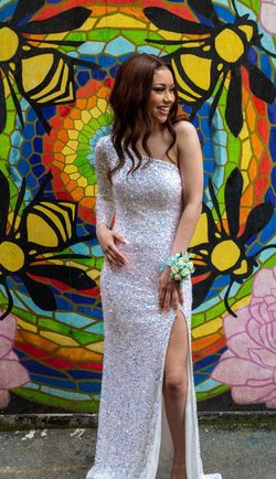 Ashley Lauren White Size 0 Floor Length Side slit Dress on Queenly