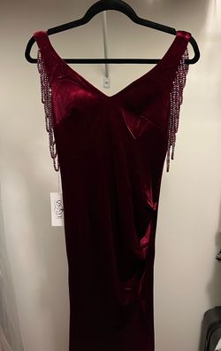 QSYE Red Size 4 Sequined Black Tie Gala Straight Dress on Queenly