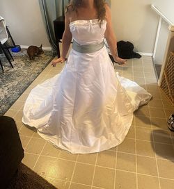 David's Bridal White Size 16 Prom Ball gown on Queenly