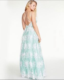 Say Yes To The Dress - Macys Light Green Size 10 Tulle Black Tie A-line Dress on Queenly