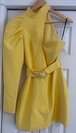 Lavish Alice Yellow Size 6 Cocktail Dress on Queenly
