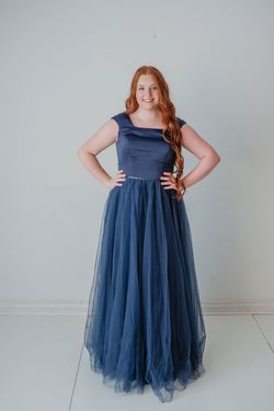 Style KIANA_NAVY0_D5764 Madison James Blue Size 0 Cap Sleeve Navy Belt Tall Height Ball gown on Queenly