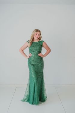 Style MALEEKA_EMERALDGREEN6_11E1D Madison James Green Size 6 Floor Length Tall Height Sequined Straight Dress on Queenly
