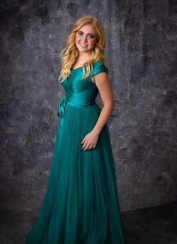 Style ELLA Madison James Green Size 20 Satin Fitted V Neck Floor Length Ball gown on Queenly