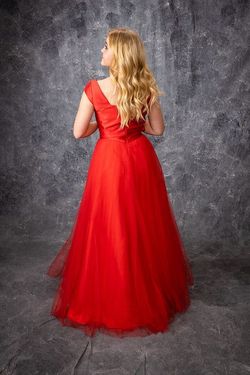 Style ELLA_RED00_7F3E4 Madison James Red Size 0 Belt Ball gown on Queenly