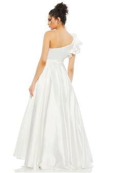 Style MEGAN Mac Duggal White Size 2 Pockets Floor Length Satin Ball gown on Queenly