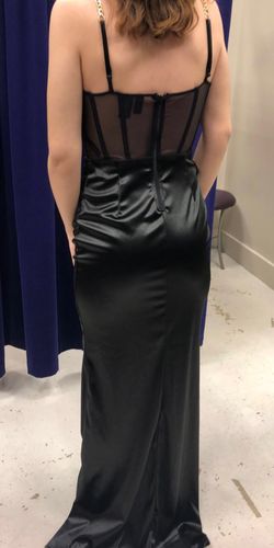 Windsor Black Size 4 Floor Length Sorority Formal Side slit Dress on Queenly