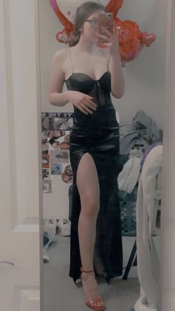 Windsor Black Size 4 Floor Length Sorority Formal Side slit Dress on Queenly
