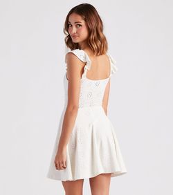 Style 05101-2155 Windsor White Size 4 Sorority Cocktail Dress on Queenly