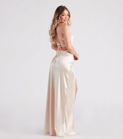 Style 05002-6849 Windsor White Size 4 Summer Side slit Dress on Queenly