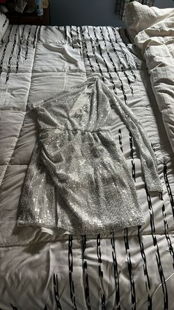 Lucy In The Sky Silver Size 4 Midi Nightclub Cocktail Dress on Queenly