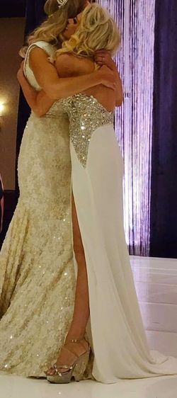 Mac Duggal White Size 4 Train Straight Dress on Queenly