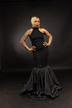 MYSTiiK Styles  Black Size 6 Lace Floor Length Mermaid Dress on Queenly
