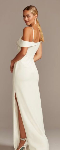 David's Bridal White Size 2 Straight Dress on Queenly