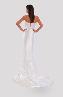 Style AD5033 Albina Dyla White Size 12 Plus Size Tall Height Straight Dress on Queenly