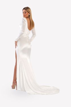 Style AD4003 Albina Dyla White Size 8 Long Sleeve Velvet Sleeves Side slit Dress on Queenly
