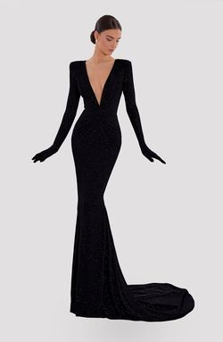Style AD5024 Albina Dyla Black Size 0 V Neck Pageant Straight Dress on Queenly
