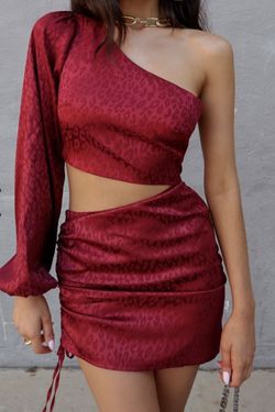 Style RN21-5075 Runaway Red Size 6 Long Sleeve Burgundy Tall Height Cocktail Dress on Queenly