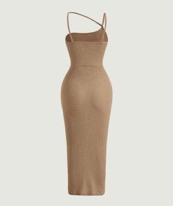 Nude Size 4 Cocktail Dress on Queenly