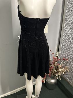 B. Darlin Black Size 4 Floor Length Prom A-line Dress on Queenly