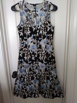 White House Black Market Multicolor Size 0 Midi Cocktail Dress on Queenly