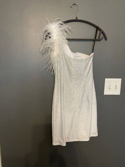 Alyce Paris White Size 00 Euphoria Feather Bridal Shower Cocktail Dress on Queenly
