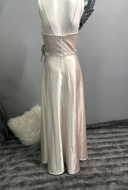 Sequin Hearts Nude Size 4 Homecoming Prom Floor Length A-line Dress on Queenly