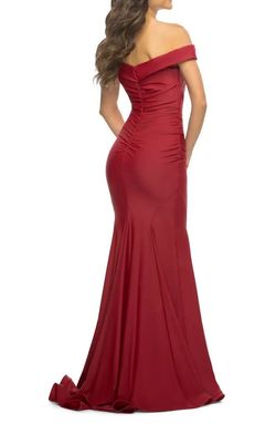 la femme Red Size 4 Floor Length Mermaid Dress on Queenly