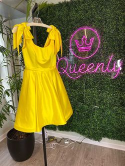 Ashley Lauren Yellow Size 0 Midi Free Shipping Pageant Cocktail Dress on Queenly