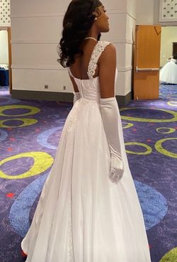 David's Bridal White Size 8 Prom Floor Length Ball gown on Queenly