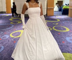 David's Bridal White Size 8 Floor Length Cotillion Ball gown on Queenly